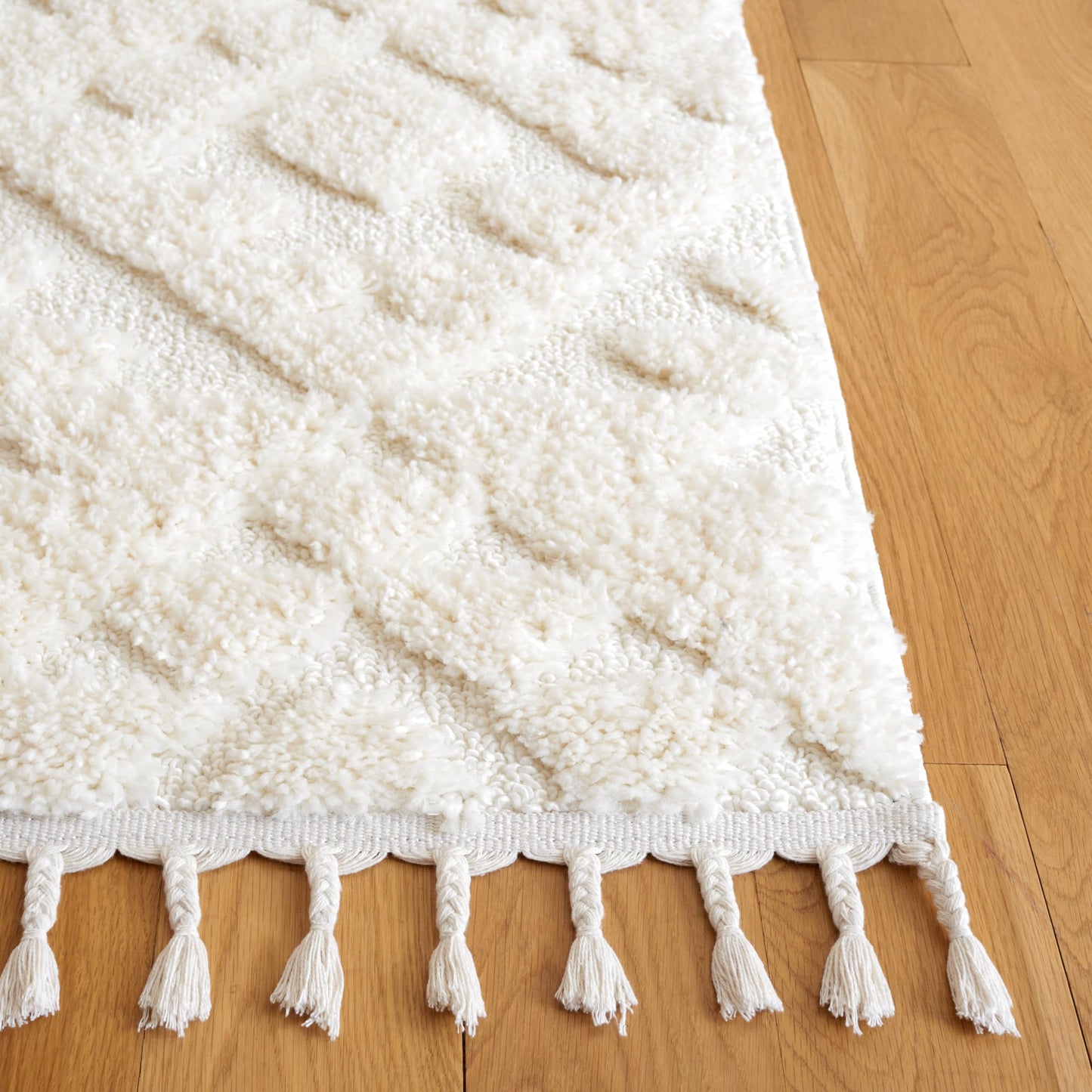 SAFAVIEH Area Rug 4x6 - Moroccan Tassel Shag Collection - Ivory, Non-Shedding & Easy to Clean, Plush High-Low Texture, Ideal for Living Room, Bedroom, Dining Space (MTS688C)