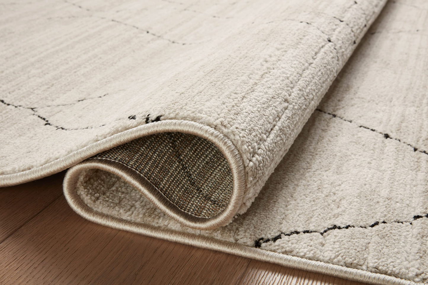 Loloi Darby Collection DAR-03 Sand/Charcoal 6'-7" x 9'-3" Area Rug