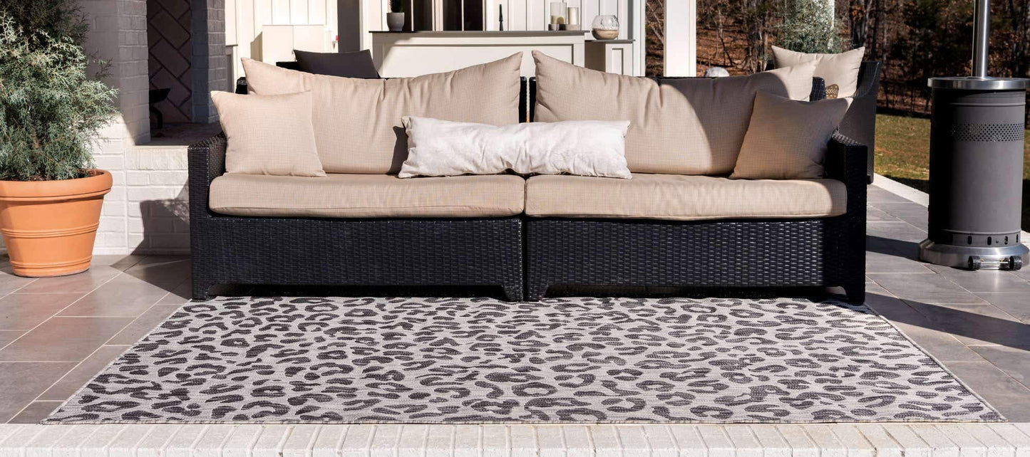 Unique Loom Outdoor Safari Collection Area Rug - Leopard (4' 1" x 6' 1" Rectangle, Light Gray/ Gray)
