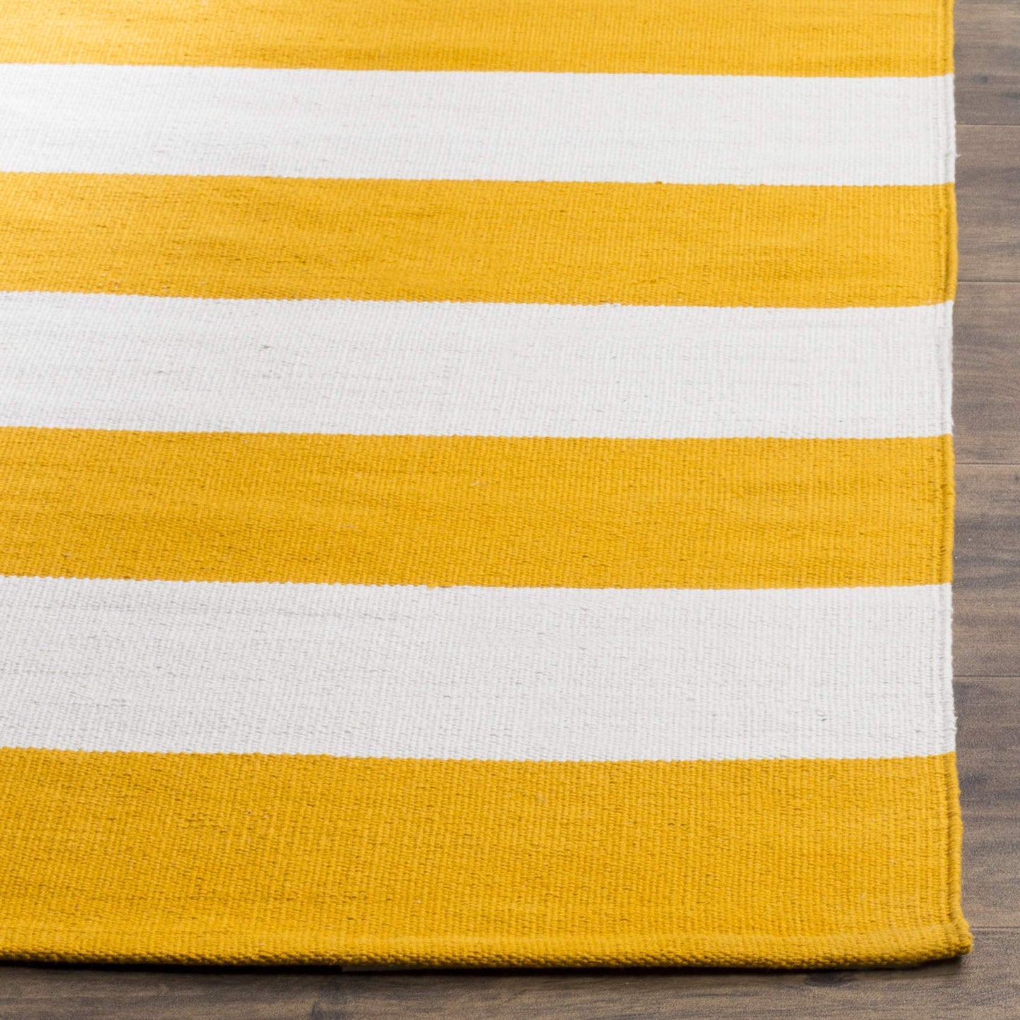 SAFAVIEH Montauk Collection Accent Rug - 2'3" x 5', Yellow & Ivory, Handmade Flatweave Cotton, Woven Texture, Farmhouse Stripe Pattern, Ideal for Entryway, Front Door, Bathroom (MTK712A)