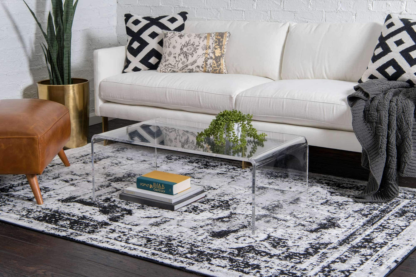 Unique Loom Sofia Collection Area Rug - Salle Garnier (7' 10" x 10' Rectangle, Black/ Ivory)