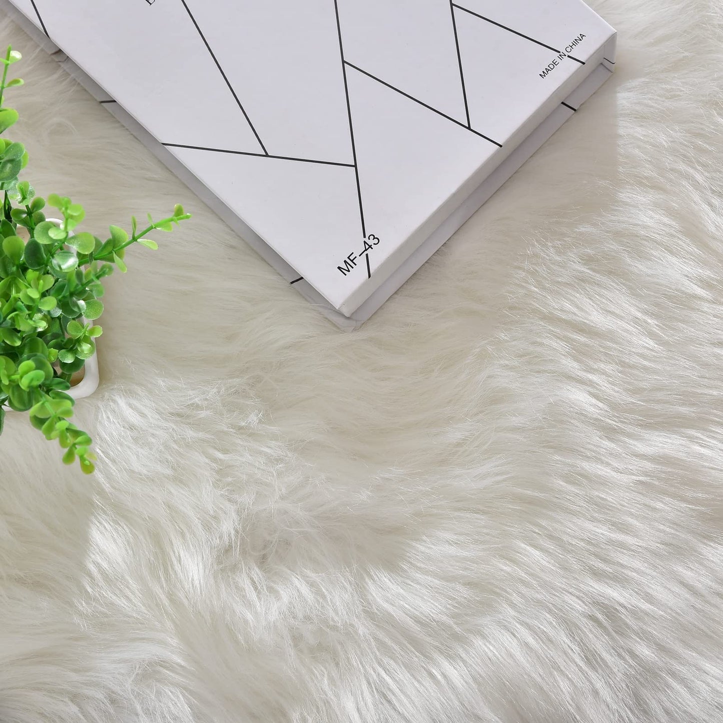 ORINOVA White Fluffy Washable Shag Area Rugs for Bedroom Faux Sheepskin Fur Rug 4x6 Furry Nursery Rug Teen Room Home Décor