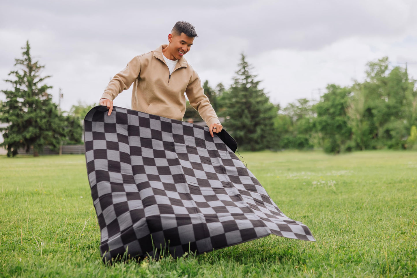Picnic TIME Outdoor Picnic Blanket Tote, 59"x51" Foldable Beach & Camping Blanket with Soft Fleece, Water-Resistant Bottom, Adjustable Strap & Zippered Pocket (Black Checkers)