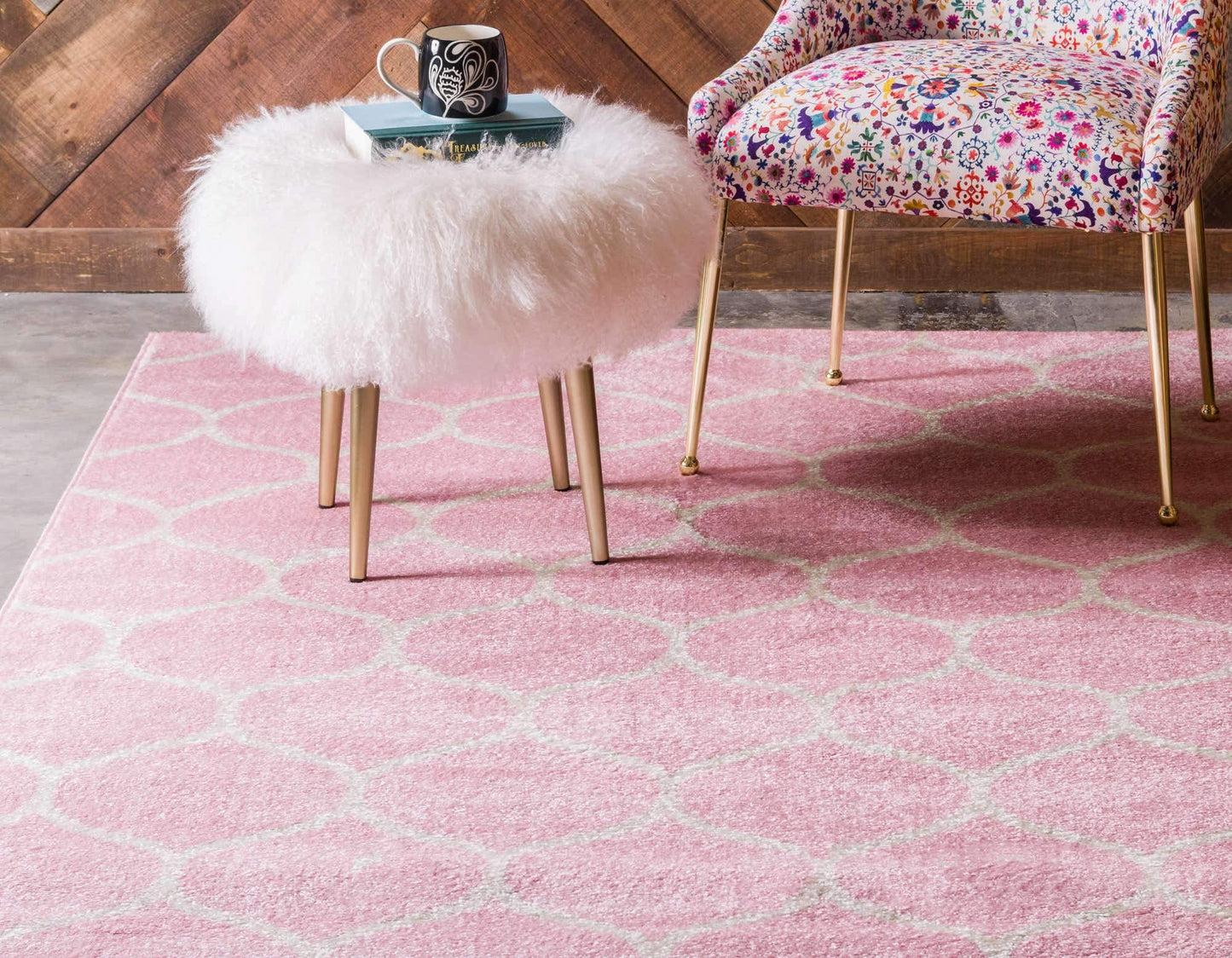 Unique Loom Trellis Frieze Collection Area Rug - Rounded (4' 1" x 6' 1", Light Pink/ Ivory)