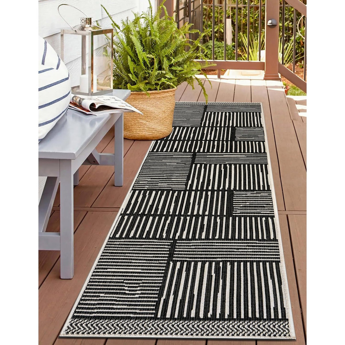 Rugshop Black Contemporary Stripe Indoor/Outdoor Runner Rug, Weather Resistant & Reversible, for Hallway, Entryway and Kitchen, 2' x 7'
