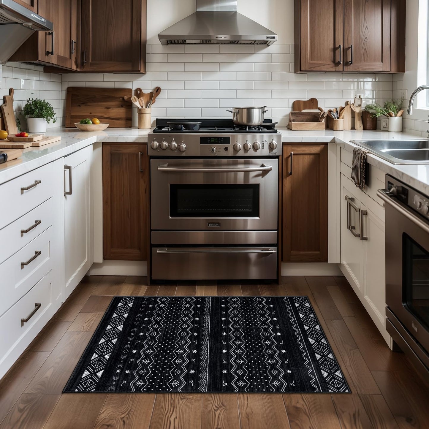 SERISSA 2x3 Rugs for Entryway, Washable Non-Slip Black and White Small Area Rug, Soft Low-Pile Boho Geometric Indoor Entry Rug Door Mat Indoor Entrance Front Door Carpet for Bathroom Kitchen Bedroom