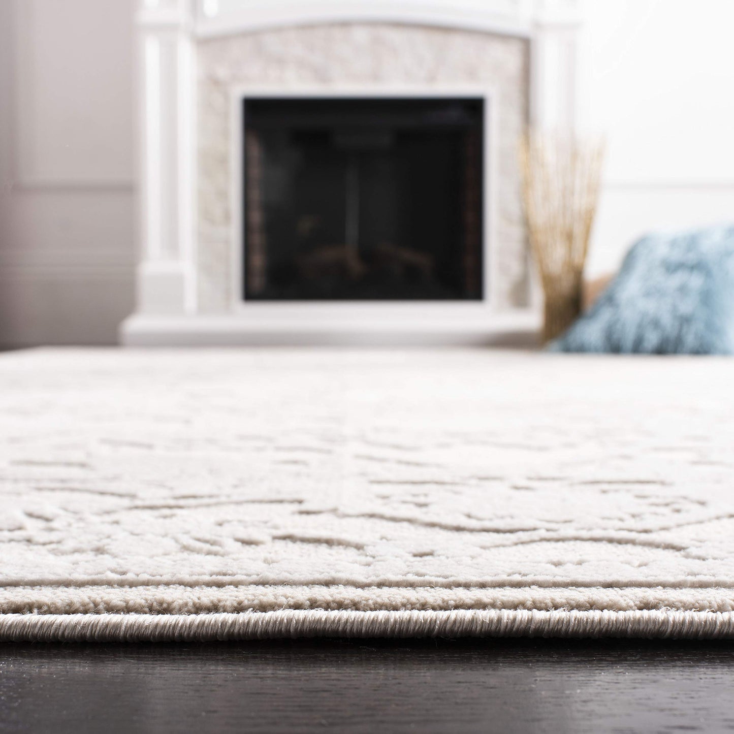 SAFAVIEH Area Rug 6x8 - Reflection Collection - Cream & Ivory, Non-Shedding & Easy Cleaning, Ideal for Living Room, Bedroom (RFT665D)
