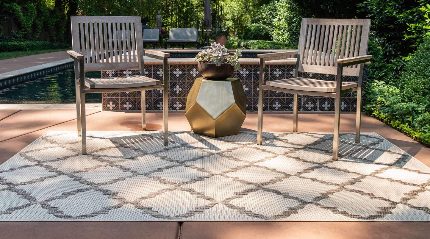 Unique Loom Outdoor Trellis Collection Area Rug - Raised Trellis (3' 3" x 5' 3" Rectangle, Beige/ Brown)