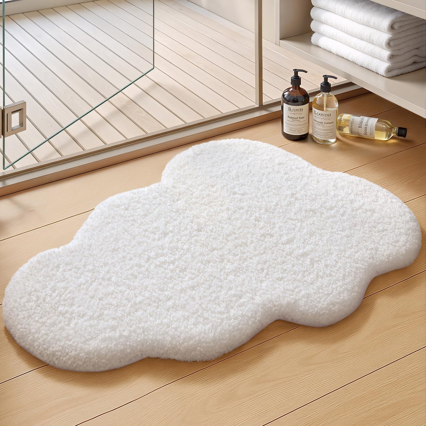 Color&Geometry White Cloud Cute Bath Mat,Non Slip Bath Mat Quick Dry Bathroom Rugs 20"x32" Absorbent Microfiber Plush Washable Bathroom Rugs,Scalloped Bath Rug for Kids,Nursery, Floor Carpet