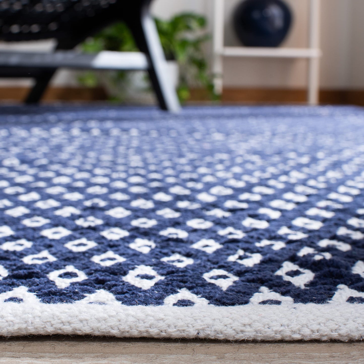 SAFAVIEH Boston Collection 4' x 6' Navy BOS685D Handmade Flatweave Cotton Area Rug
