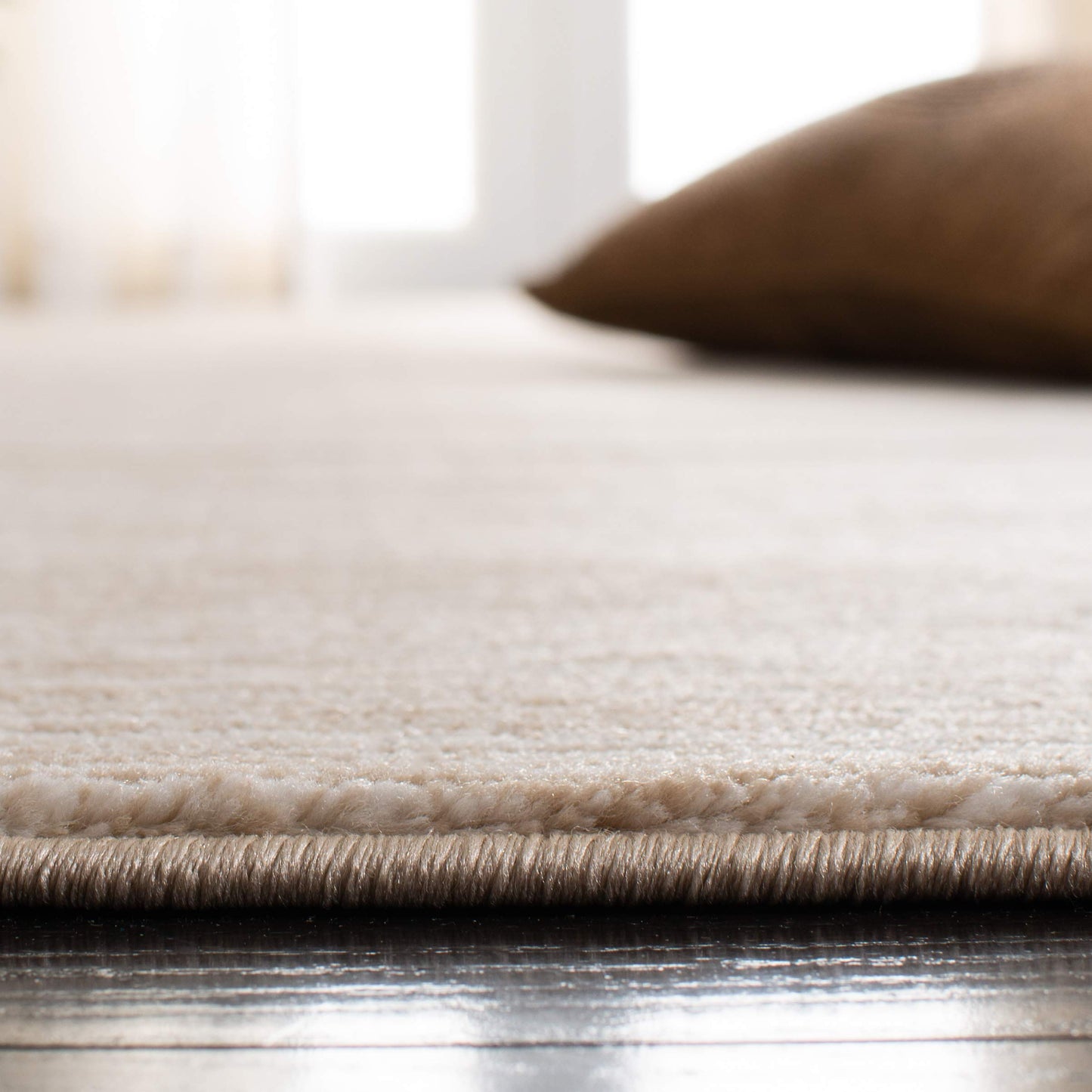 SAFAVIEH Vision Collection Area Rug - 8' Square, Cream, Modern Ombre Design, Non-Shedding & Easy to Clean, Ideal for Living Room, Bedroom, Dining Space (VSN606F)