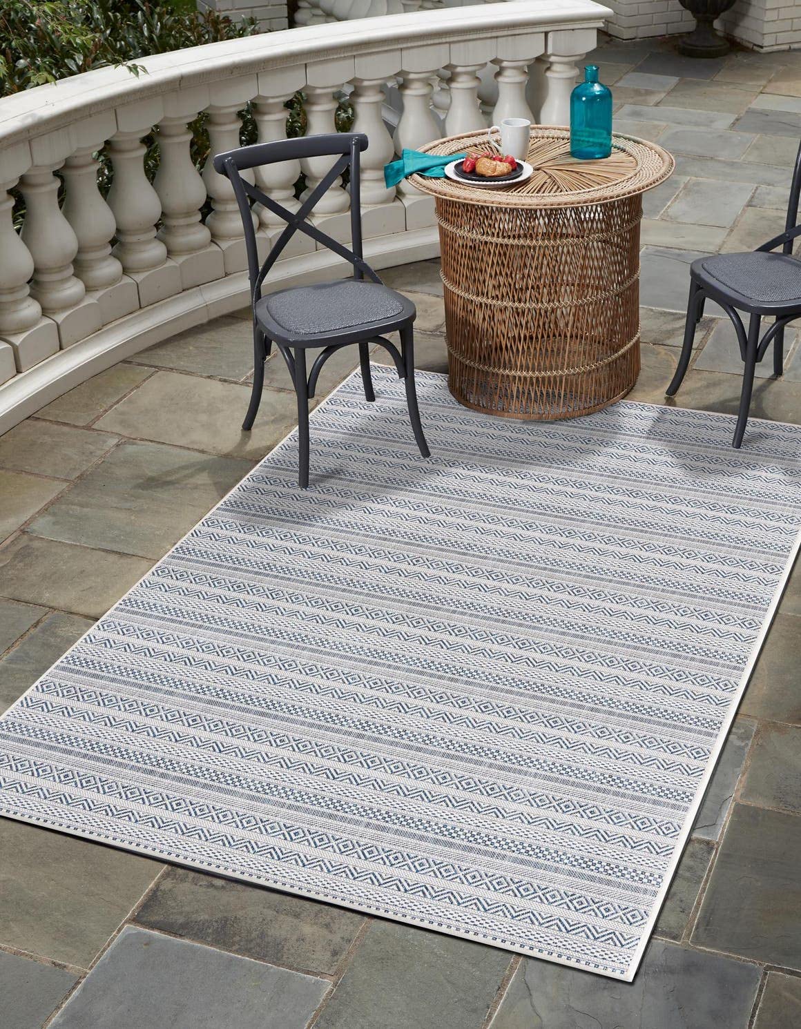 Unique Loom Outdoor Striped Collection Area Rug - Maia (4' 1" x 6' 1" Rectangle, Light Blue/Ivory)