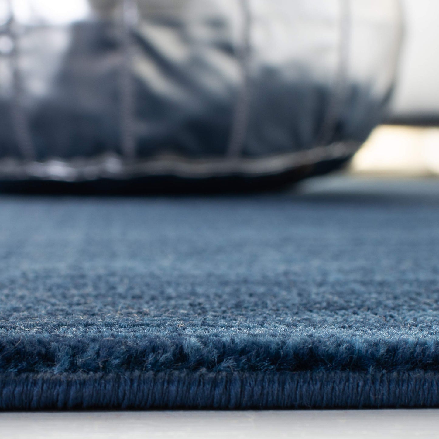 SAFAVIEH Vision Collection Area Rug - 9' Square, Navy, Modern Ombre Design, Non-Shedding & Easy to Clean, Ideal for Living Room, Bedroom, Dining Space (VSN606N)