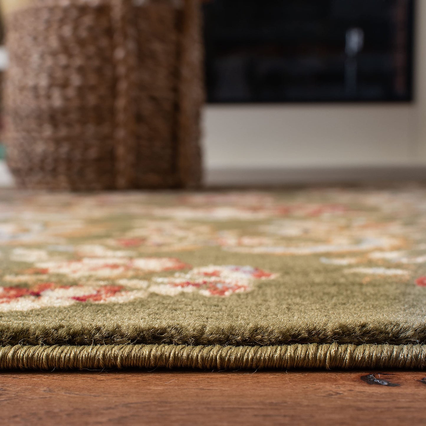 SAFAVIEH Lyndhurst Collection Area Rug - 9' x 12', Sage, Traditional Floral Design, Non-Shedding & Easy Care, Ideal for High Traffic Areas in Living Room, Bedroom (LNH326B)