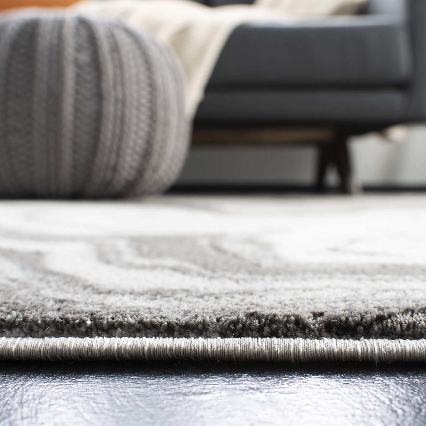 SAFAVIEH Area Rug 8x10 - Craft Collection - Large - Grey & Silver, Modern Abstract Design, Non-Shedding & Easy Cleaning, Ideal for Living Room, Bedroom, Office, Dining Space (CFT819G)