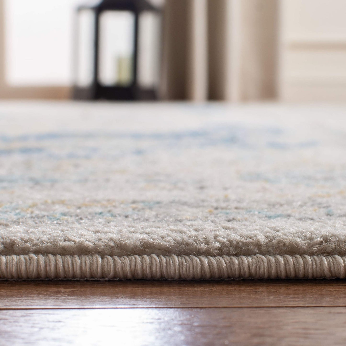 SAFAVIEH Area Rug 8x10 - Evoke Collection - Large - Ivory & Blue, Shabby Chic Oriental Medallion Design, Non-Shedding & Easy to Clean, Ideal for Living Room, Bedroom, Dining Space (EVK220C)