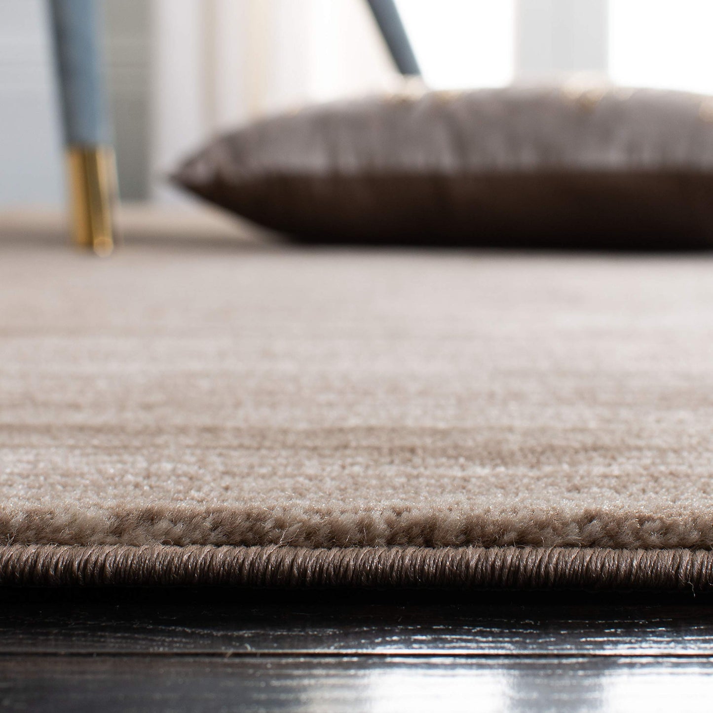 SAFAVIEH Area Rug 6x9 - Vision Collection - Light Brown, Modern Ombre Design, Non-Shedding & Easy to Clean, Ideal for Living Room, Bedroom, Dining Space (VSN606C)