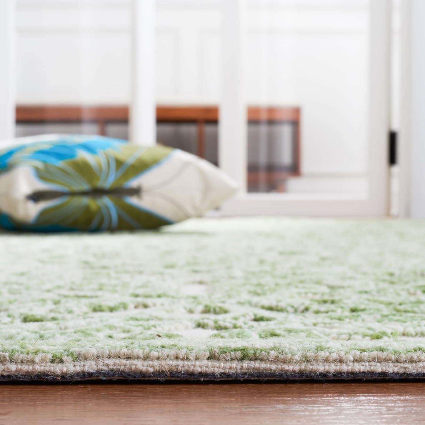 SAFAVIEH Area Rug 8x10 - Trace Collection - Large - Ivory & Green, Handmade Wool, Ideal for Living Room, Bedroom, Office, Dining Space (TRC103Y)