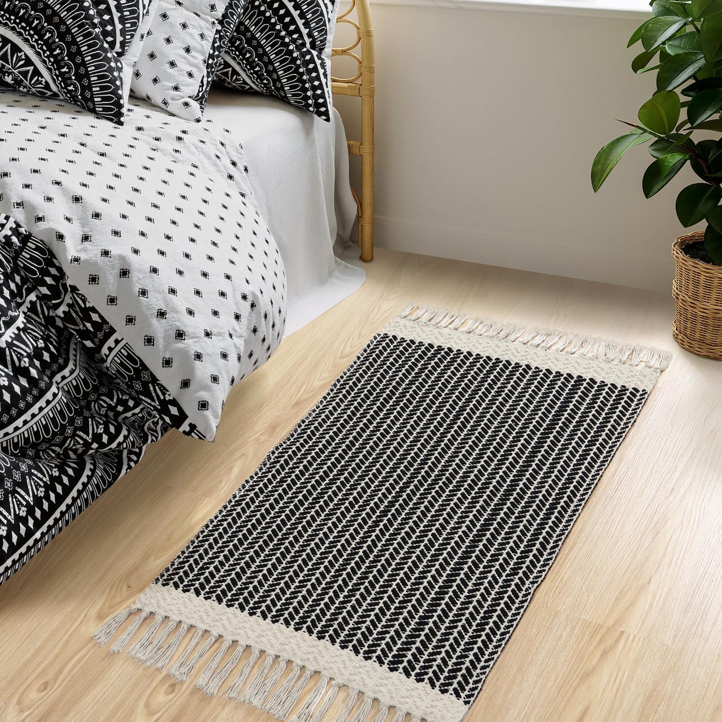 Lahome Belle Boho Bathroom Rugs, Small 2x3 Front Door Mat Lightweight Kitchen Rug Woven Cotton Area Rug with Tassels, Farmhouse Washable Black and White Throw Rug Low Pile Carpet for Entry Laundry