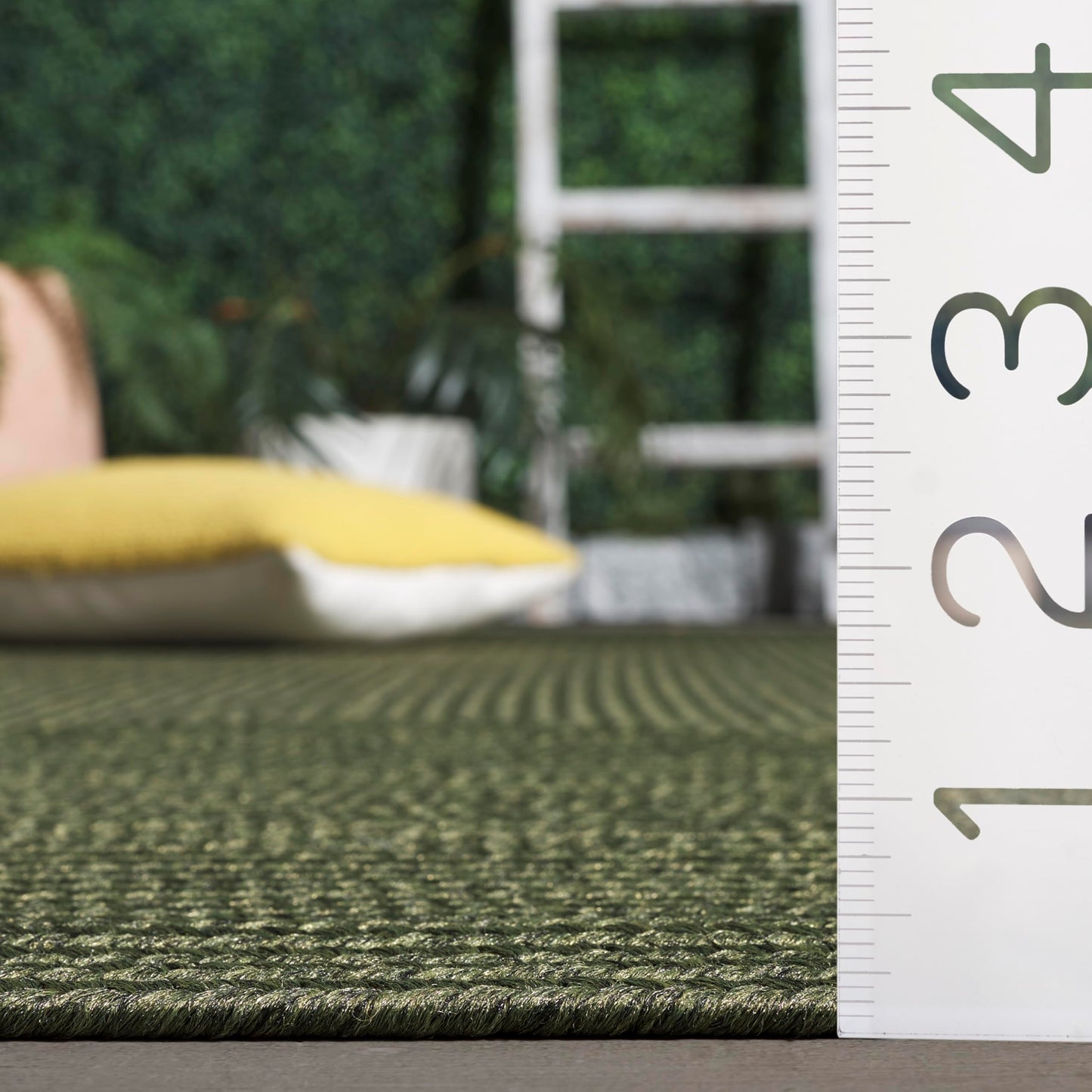 SAFAVIEH Washable Rug Outdoor Braided Collection - 4' Square, Green, Handmade & Reversible, Non-Shedding & Easy to Clean, Ideal for Patio, Backyard, Mudroom (BRD315A)
