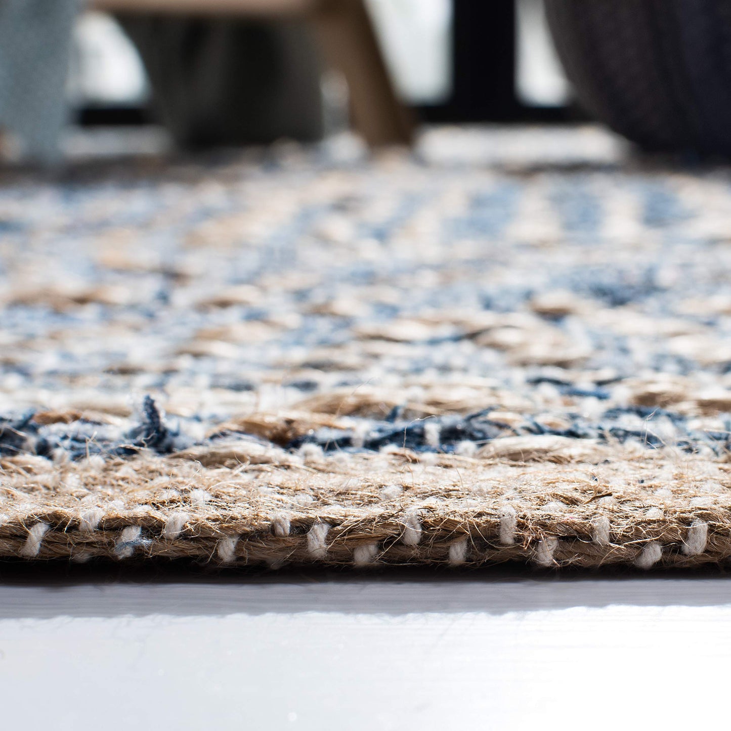 SAFAVIEH Cape Cod Collection Area Rug - 5' x 8', Natural & Blue, Handmade Flat Weave Coastal Braided Jute, Ideal for High Traffic Areas in Living Room, Bedroom (CAP353A)