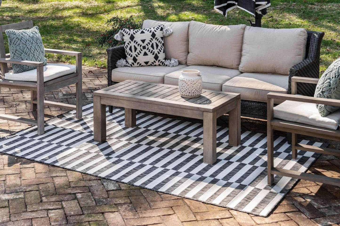 Unique Loom Outdoor Striped Collection Area Rug - Striped (5' 1" x 8' Rectangle, Charcoal/Ivory)