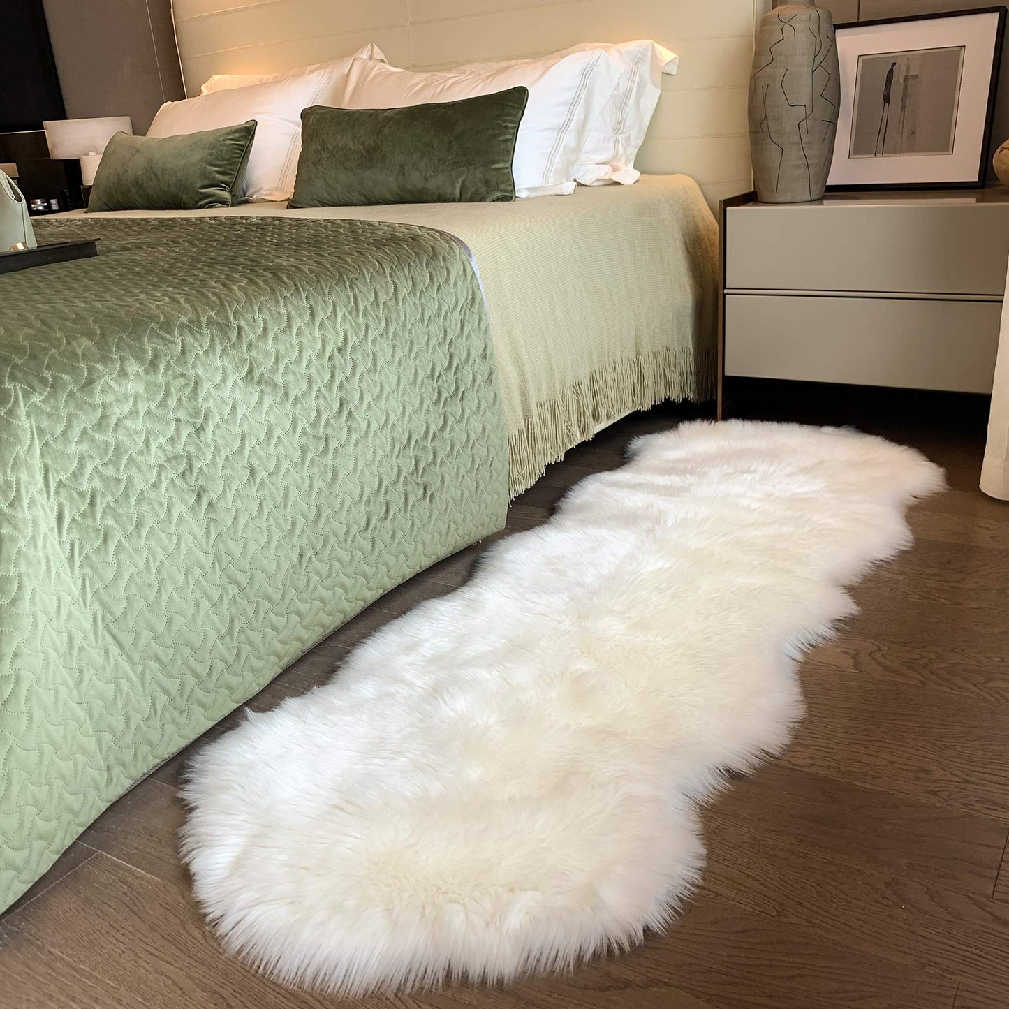 Coumore Ultra Soft Faux Sheepskin Fur Rug Fluffy Area Rugs Chair Couch Cover Bedroom Fuzzy Carpet Bedside Floor Sofa Living Room Children Play Princess Room 2x6 Feet White