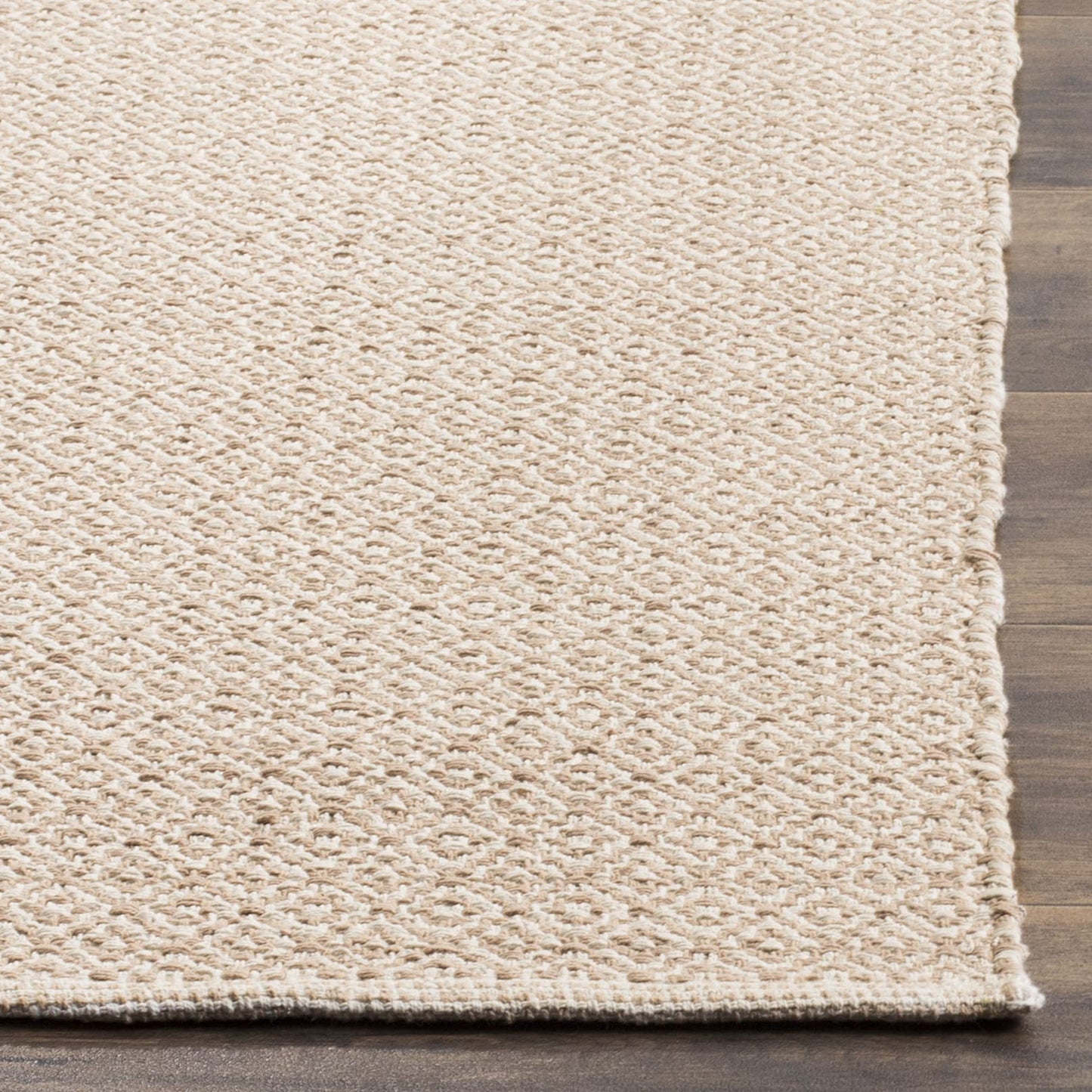 SAFAVIEH Montauk Collection Accent Rug - 2'6" x 4', Ivory & Beige, Handmade Cotton, Ideal for High Traffic Areas in Entryway, Living Room, Bedroom (MTK717G)