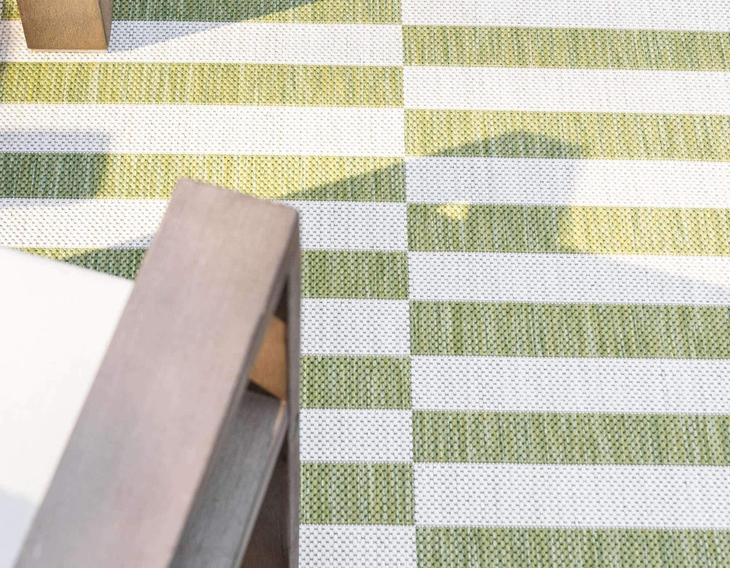 Unique Loom Outdoor Striped Collection Area Rug - Striped (4' 1" x 6' 1" Rectangle, Green/Ivory)