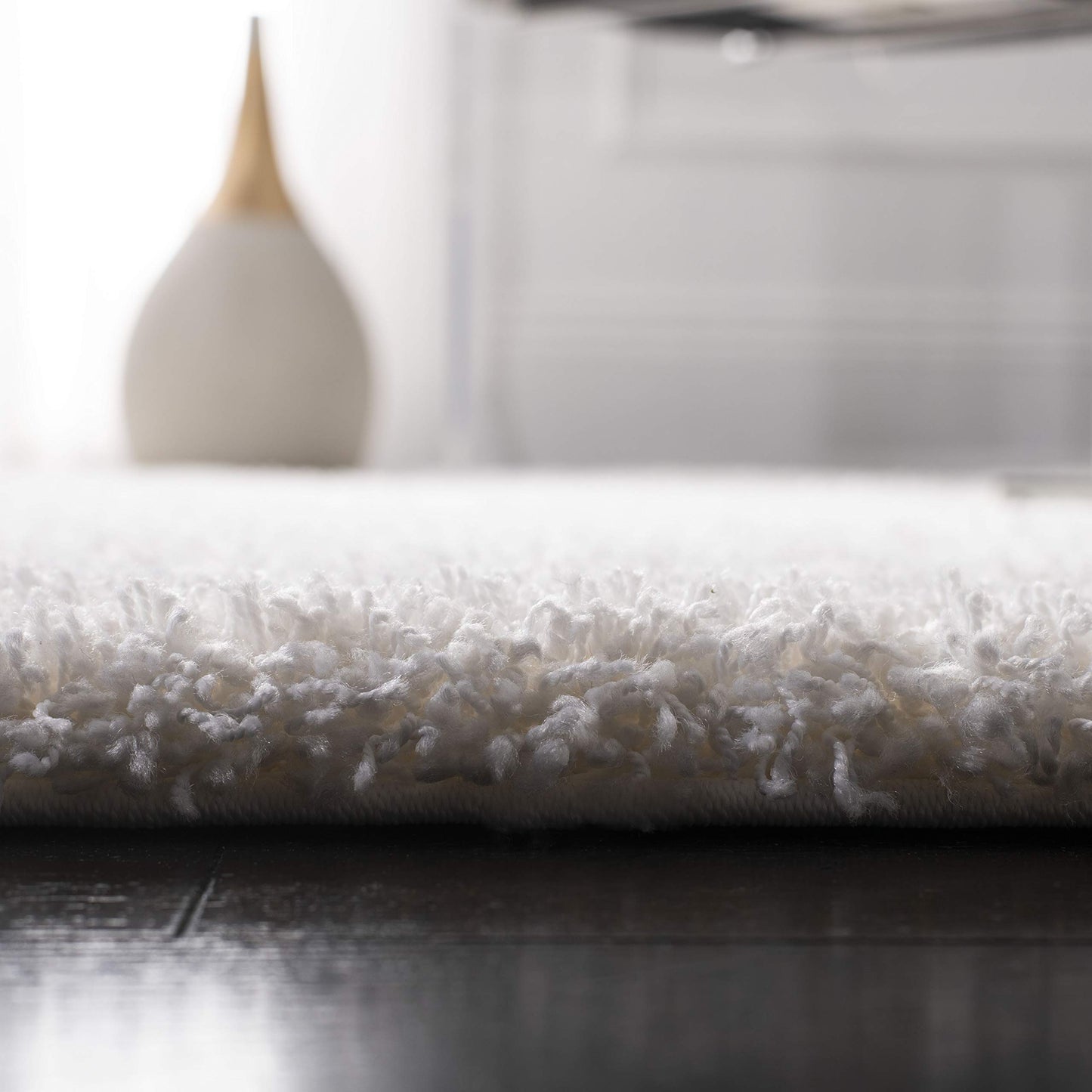 SAFAVIEH California Shag Collection Area Rug - 5'3" x 7'6", White, Non-Shedding & Easy to Clean, Ultra Plush Thick Pile, Ideal for Living Room, Bedroom, Dining Space (SG151-1010)