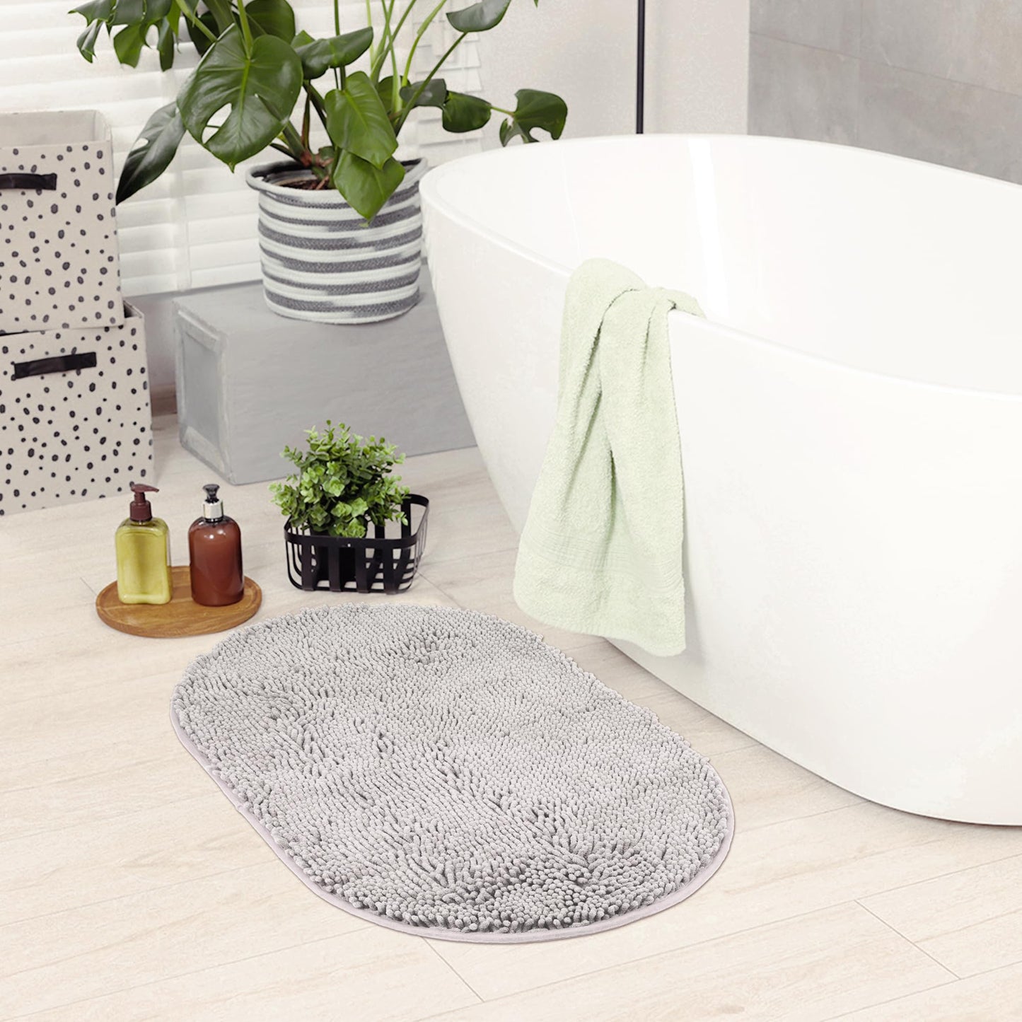 HMETOL Oval Plush Bath Mat, Soft Non Slip Washable Absorbent Rug, Rubber Backing Quick Dry Rugs for Shower Floor, Bathroom Decor 20" x 32" Light Grey