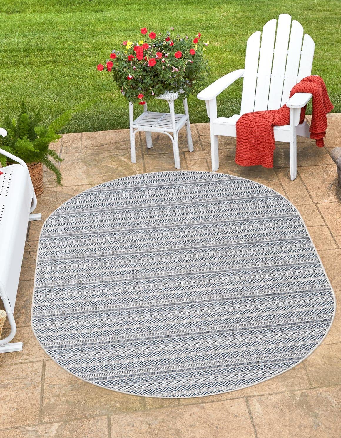 Unique Loom Outdoor Striped Collection Area Rug - Maia (3' 3" x 5' 3" Oval, Light Blue/Ivory)