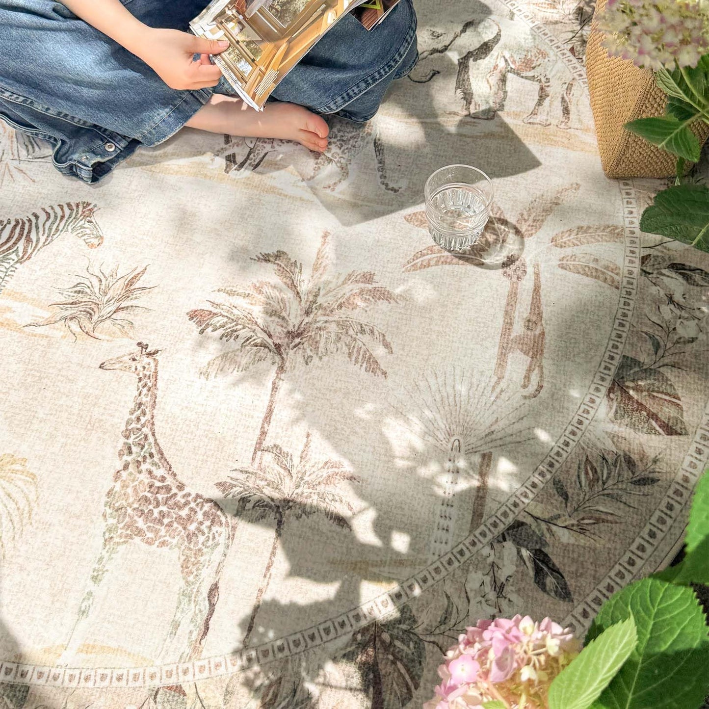 jinchan Round Rug 5ft Beige Jungle Animals Print, Machine Washable 5' Circle Modern Soft Non-Slip Forest Plant Throw Area Rug, Ultra-Thin Low Pile Carpet for Entryway Bedroom Kitchen Kids Room