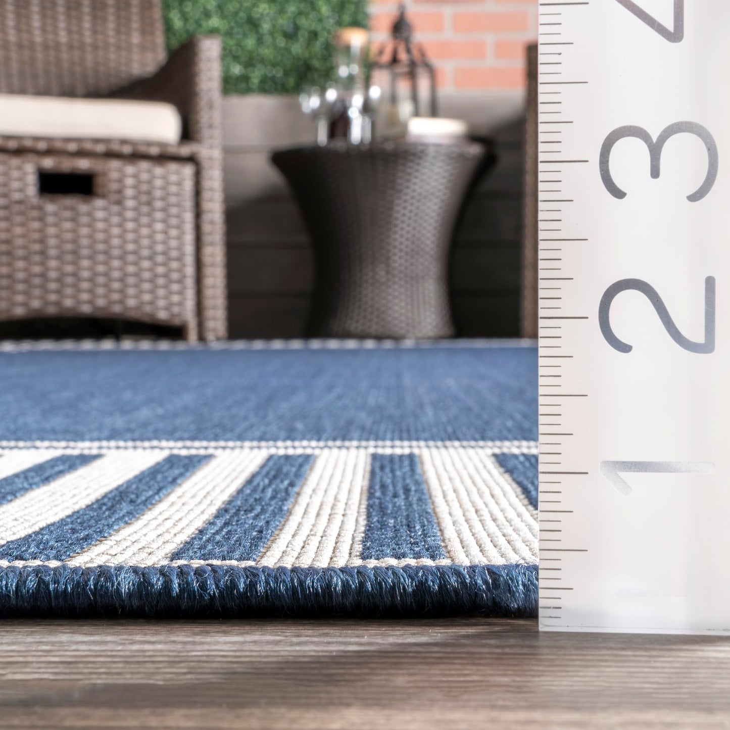 Nuloom Asha Navy/Ivory, 5' x 8', Casual, Striped Border, Soft and Cozy, High Traffic, Easy Clean, Durable Area Rug for Indoor/Outdoor Patio, Deck, Porch, Garden, Courtyard
