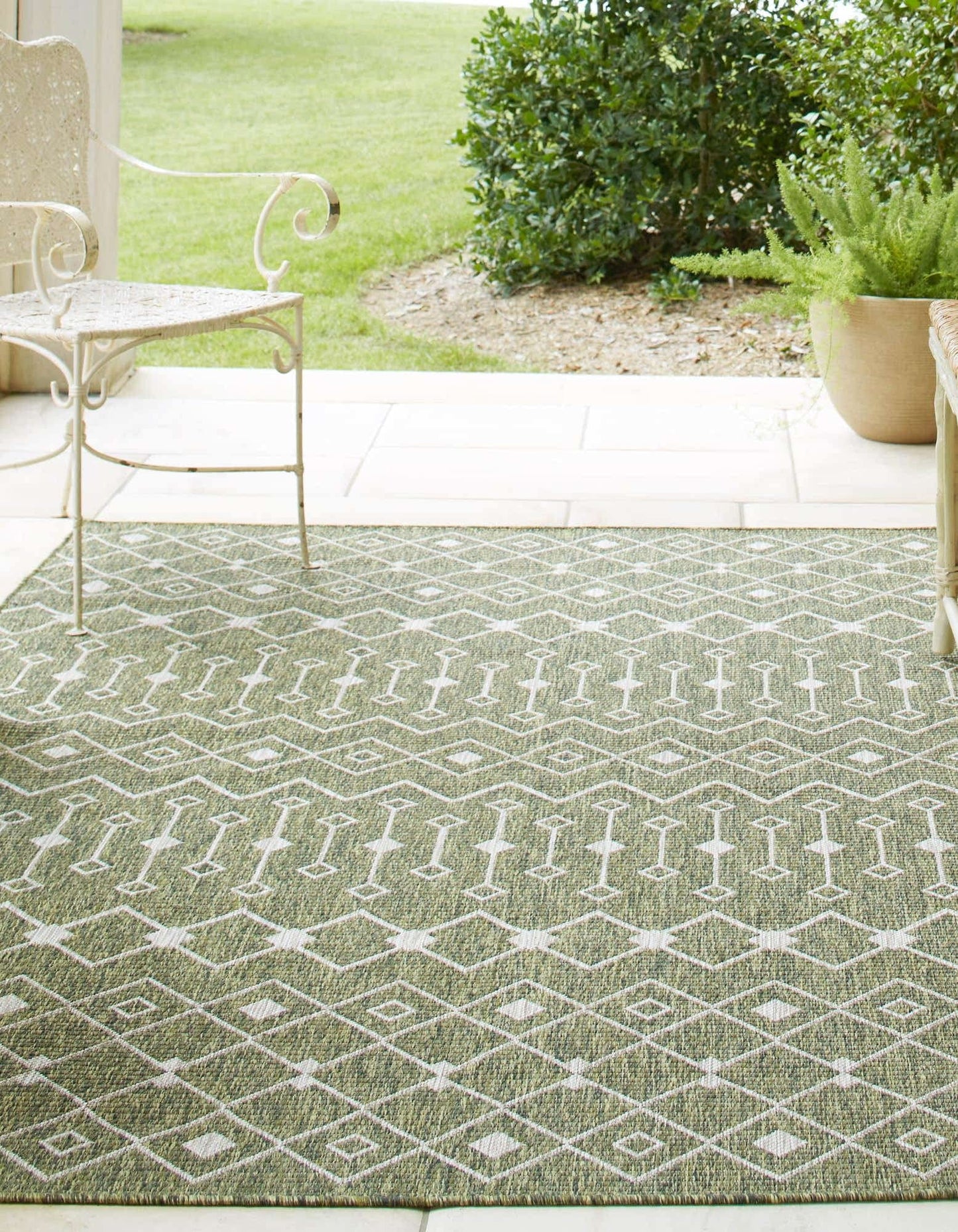 Unique Loom Outdoor Trellis Collection Area Rug - Tribal Trellis (3' 3" x 5' 3" Rectangle, Green/ Natural)