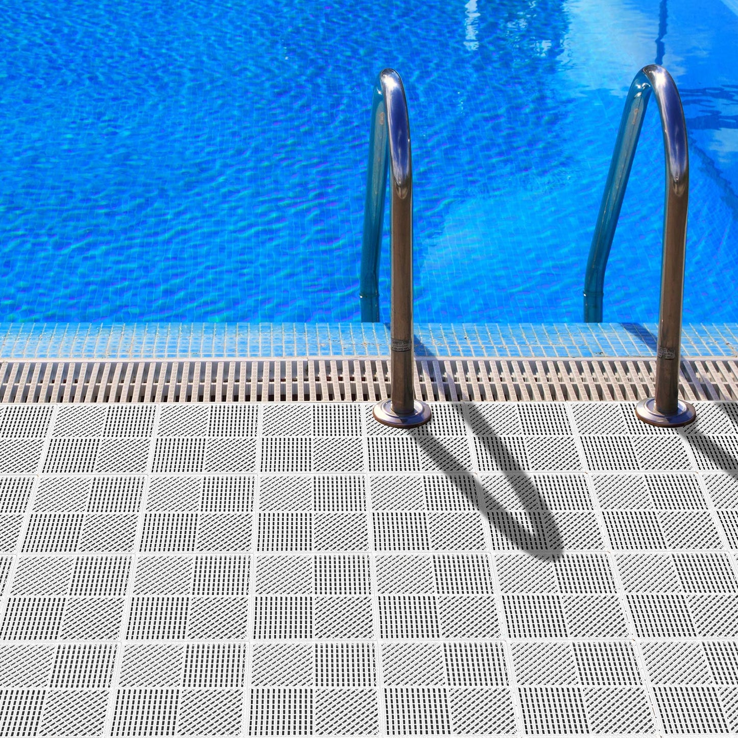 wiiiw 9 Pack Modular Interlocking Floor Mat Soft Non-Slip Shower Floor Tile for Pool Bathroom Shower Sauna Balcony Patio Boat, 12"×12" White