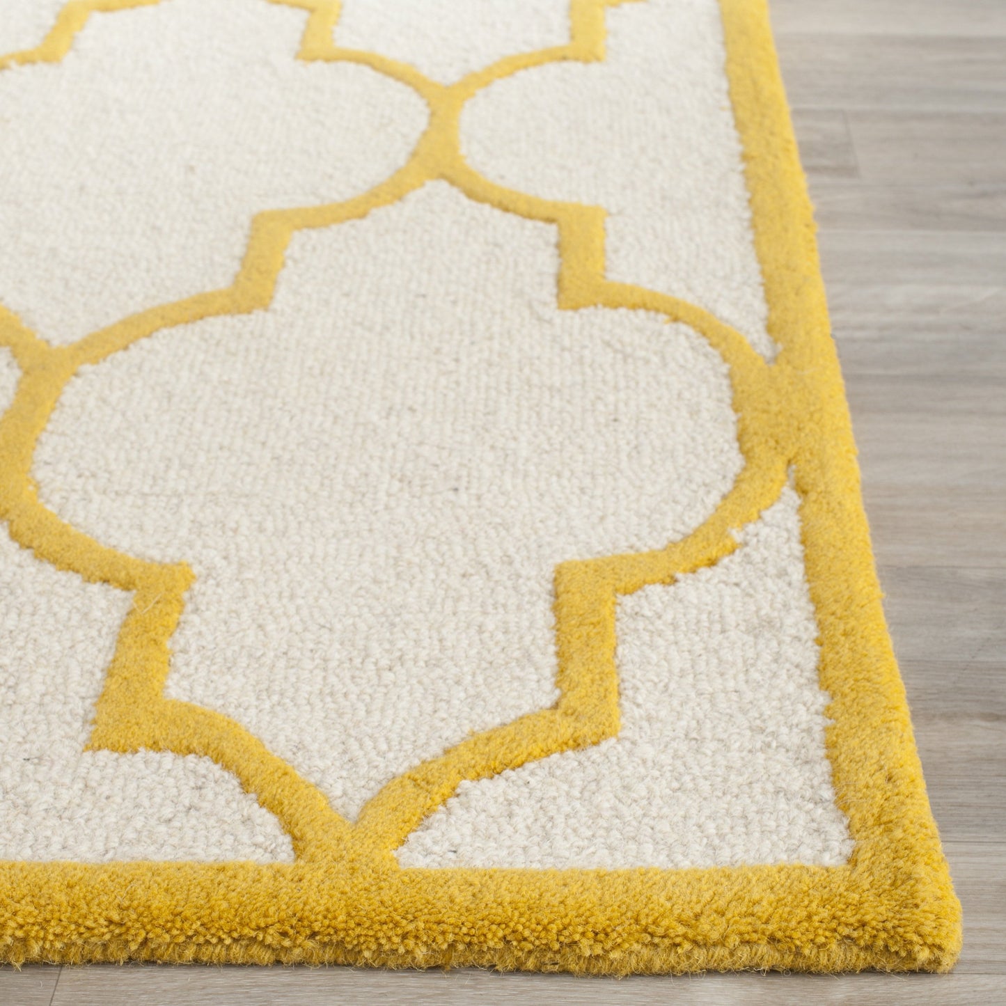 SAFAVIEH Cambridge Collection Runner Rug - 2'6" x 10', Ivory & Gold, Handmade Moroccan Trellis Wool, Ideal for High Traffic Areas in Living Room, Bedroom (CAM134U)