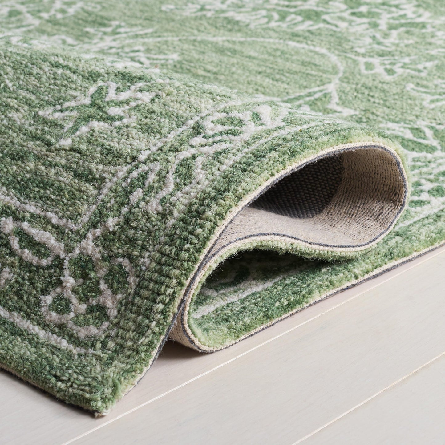 SAFAVIEH Area Rug 8x10 - Metro Collection - Large - Traditional Design, Sage & Green, Handmade Wool, Ideal for Living Room, Bedroom, Dining Space (MET677Y)