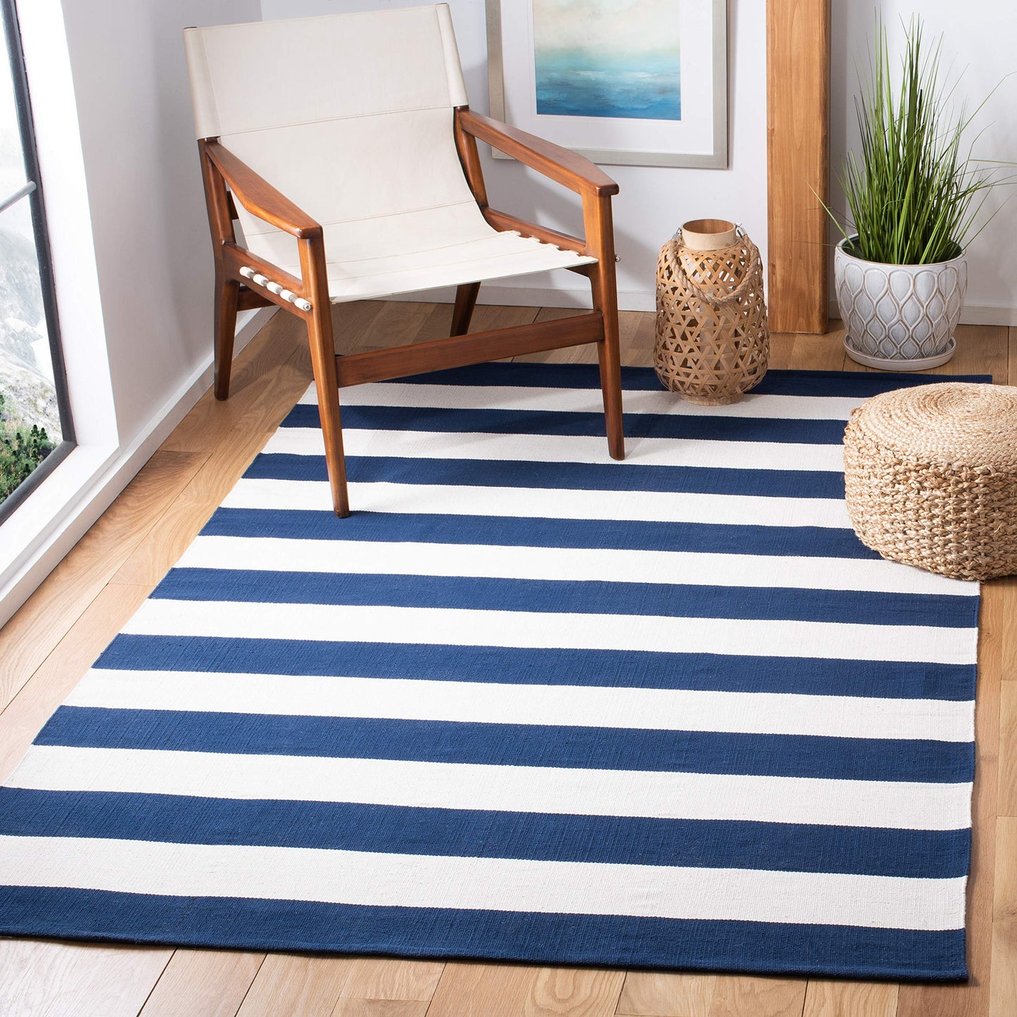 SAFAVIEH Montauk Collection Area Rug - 6' x 9', Navy & Ivory, Handmade Flatweave Cotton, Woven Texture, Farmhouse Stripe Pattern, Ideal for Living Room, Bedroom, Dining Space (MTK712H)