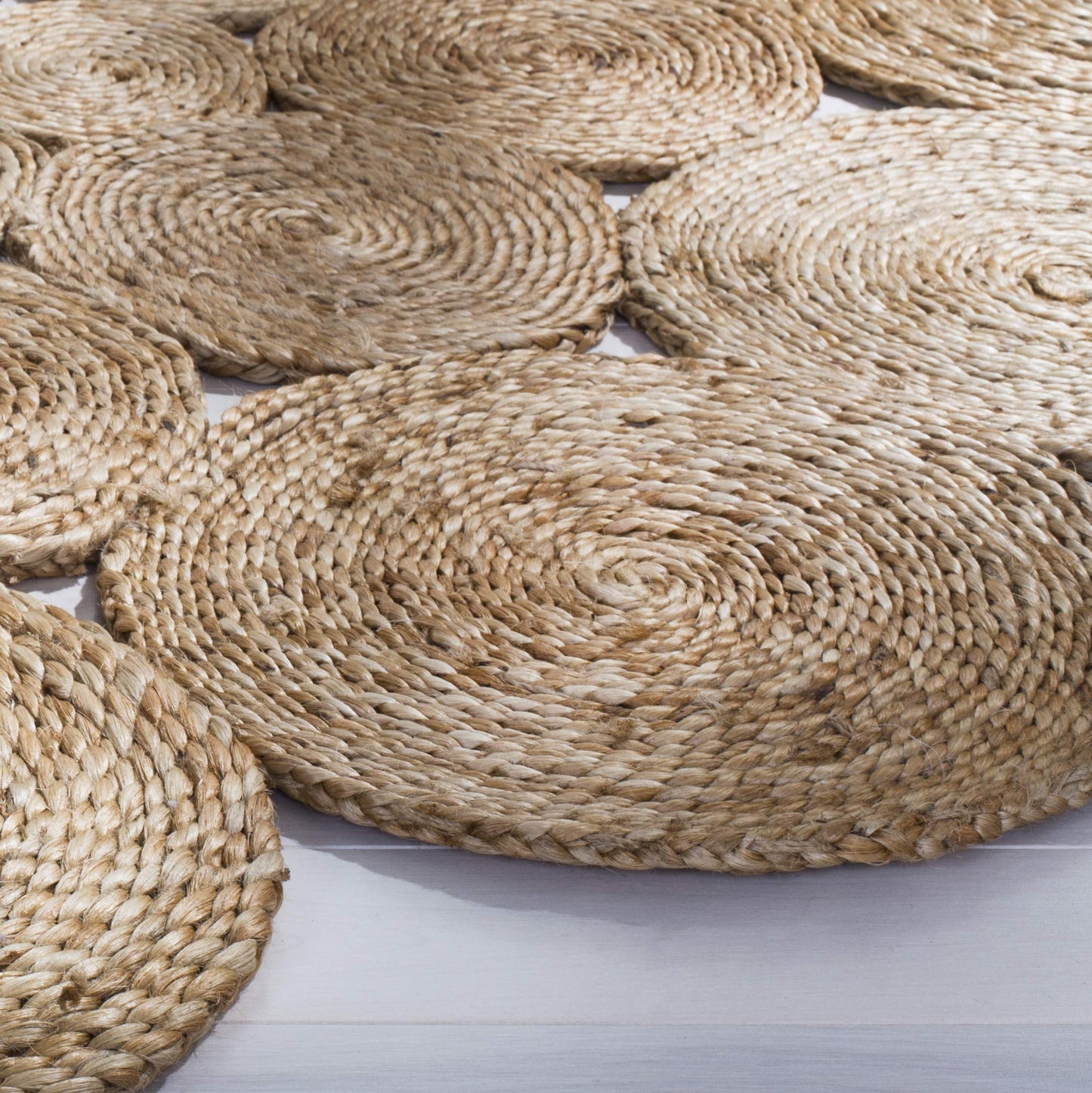 SAFAVIEH Natural Fiber Round Collection 7' Round Natural NF363A Handmade Boho Charm Farmhouse Jute Area Rug