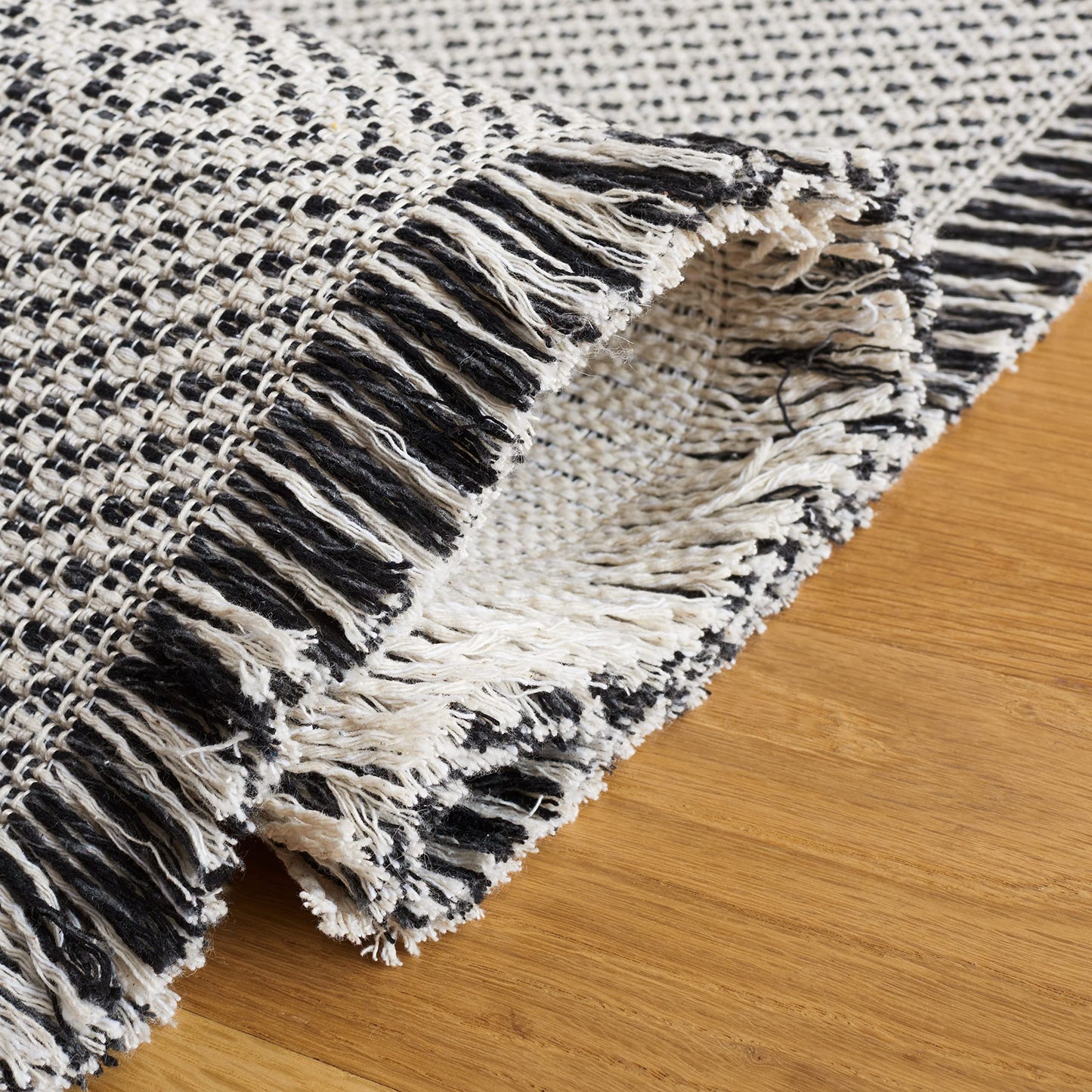 SAFAVIEH Area Rug 8x10 - Augustine Collection - Large - Ivory & Black, Cotton Boho Fringe Design, Easy Cleaning, Ideal for Living Room, Bedroom, Office, Dining Space (AGT502Z)