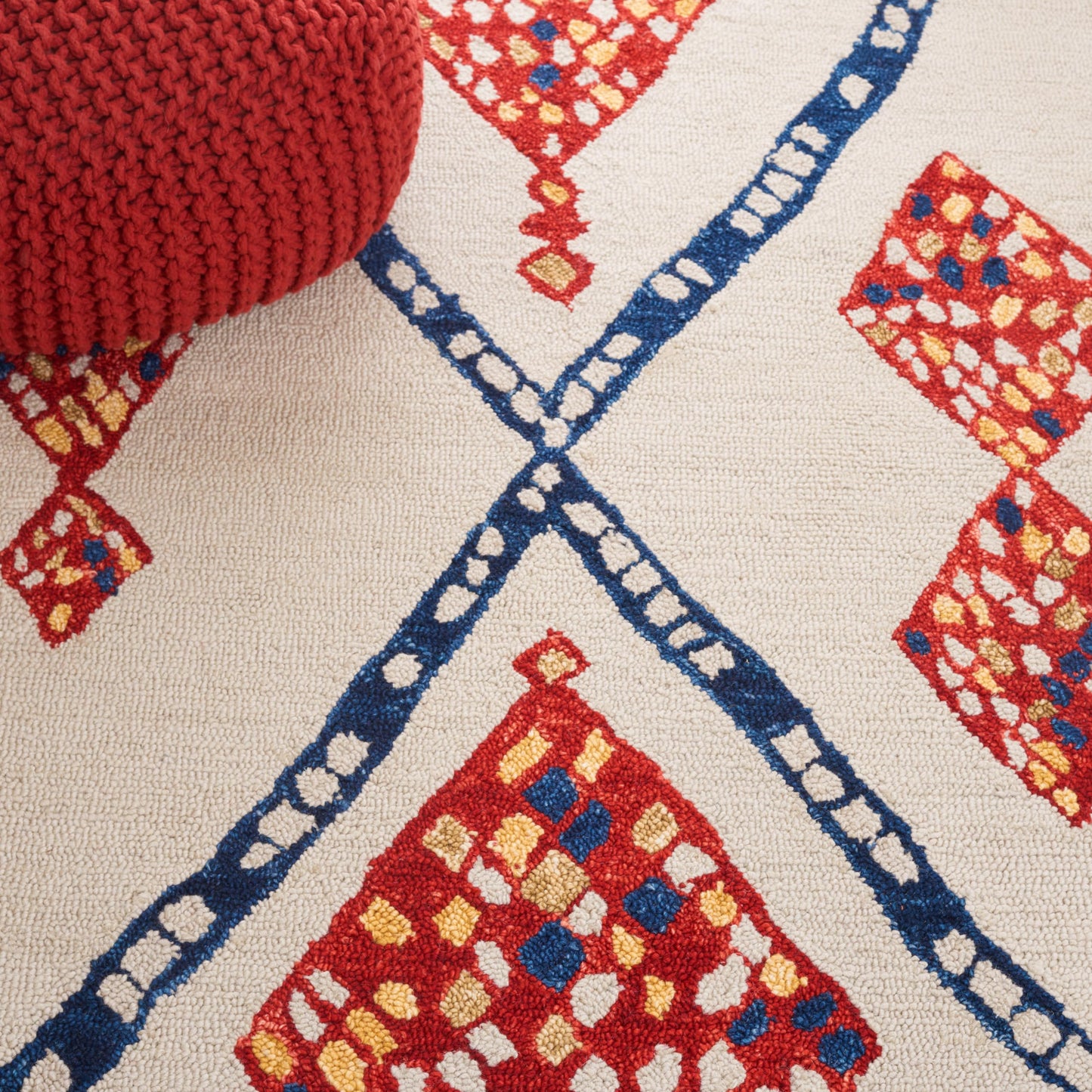 SAFAVIEH Aspen Collection Accent Rug - 2' x 3', Ivory & Multi, Handmade Moroccan Boho Tribal Wool, Ideal for High Traffic Areas in Entryway, Living Room, Bedroom (APN702A)