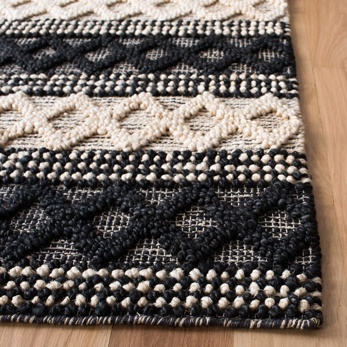 SAFAVIEH Natural Fiber Collection Runner Rug - 2'3" x 8', Black & Ivory, Handmade Boho Moroccan Tribal Jute, Ideal for High Traffic Areas in Living Room, Bedroom (NF568Z)