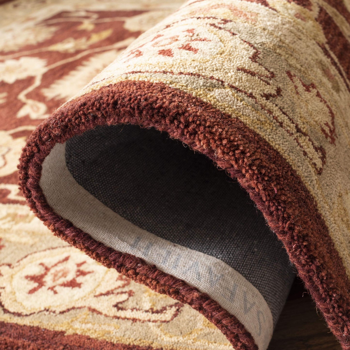 SAFAVIEH Anatolia Collection Accent Rug - 3' x 5', Red & Sage, Handmade Traditional Oriental Wool, Ideal for High Traffic Areas in Entryway, Living Room, Bedroom (AN556F)