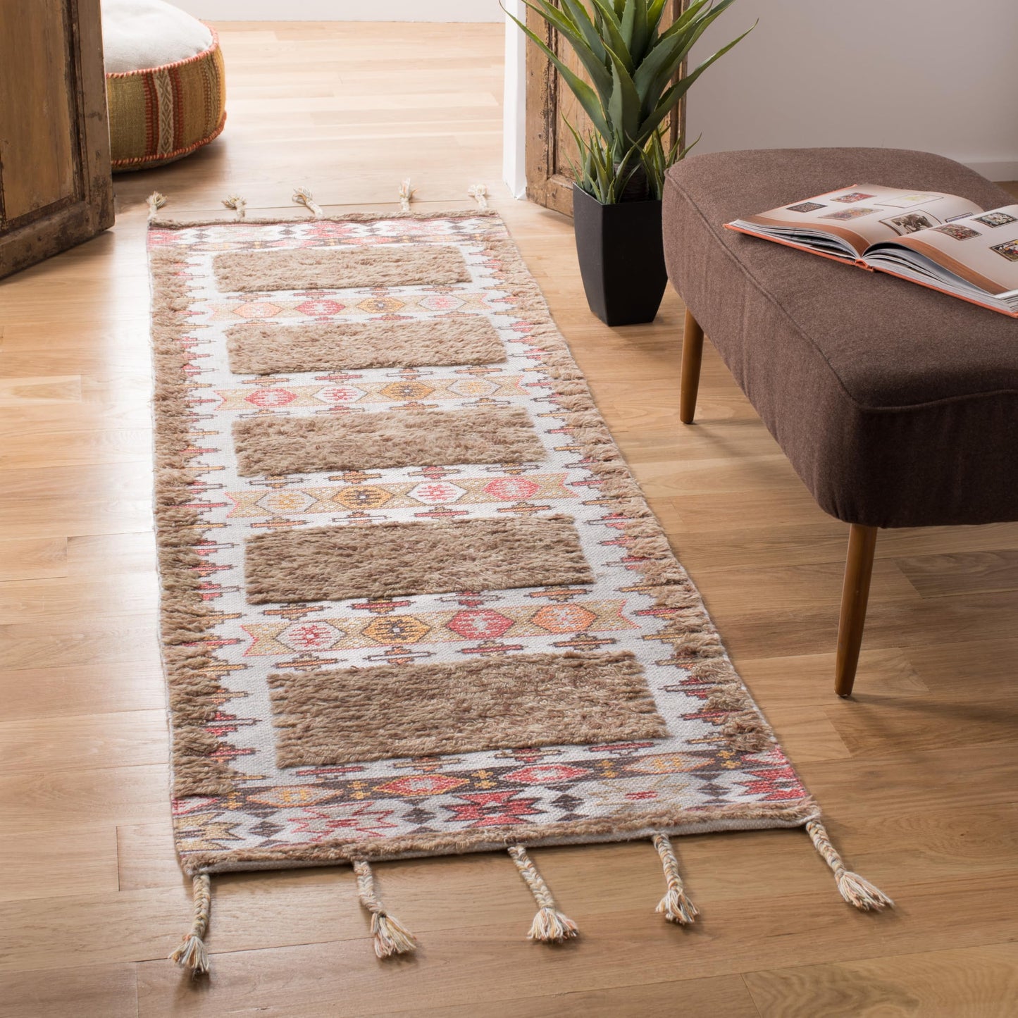 SAFAVIEH Saffron Collection 2'3" x 8' Taupe / Ivory SFN106E Handmade Moroccan Boho Tassel Wool Runner Rug