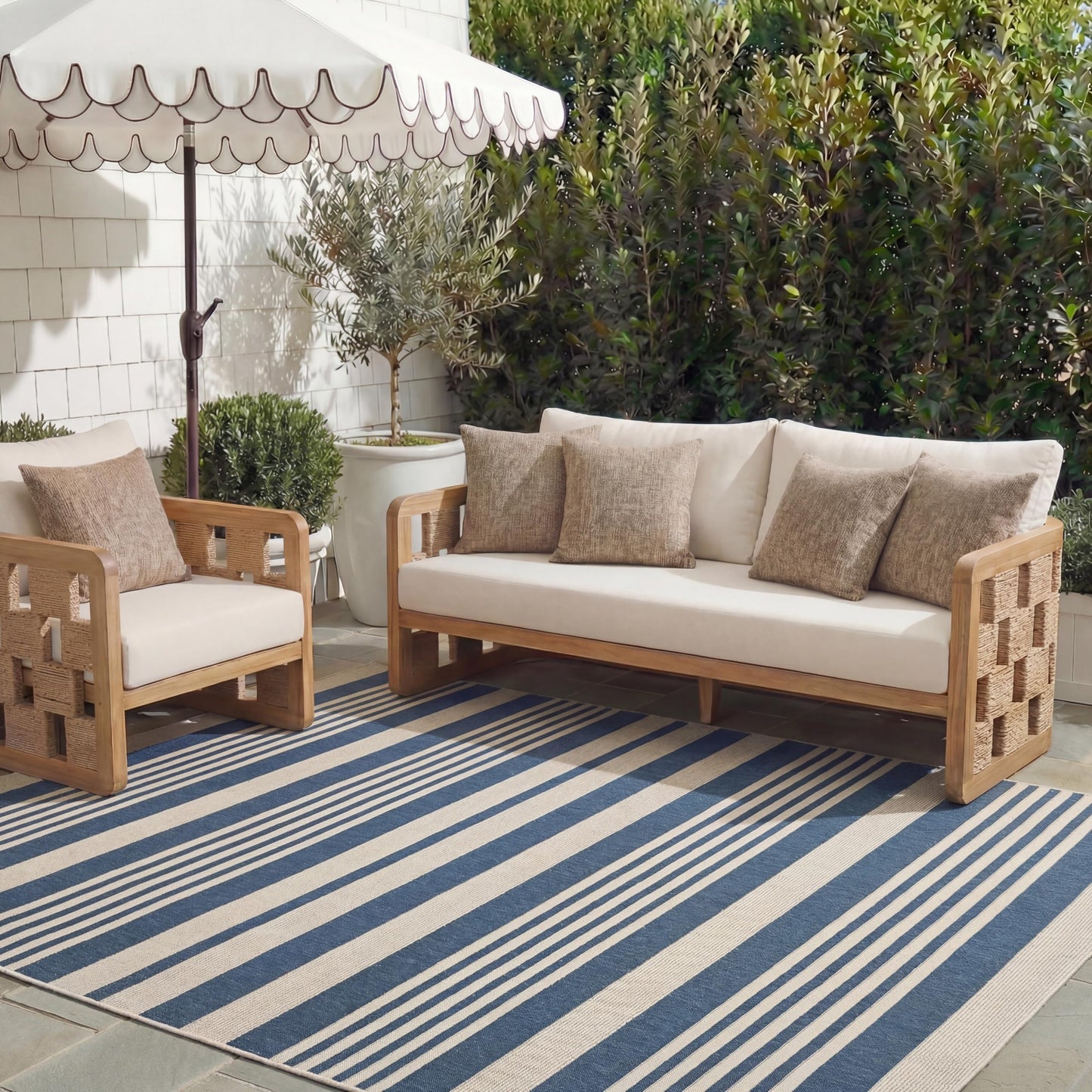 SAFAVIEH Washable Rug Outdoor Courtyard Collection - 8' x 11', Navy & Beige, Non-Shedding & Easy Cleaning, Ideal for Patio, Backyard, Mudroom (CY6062-268)