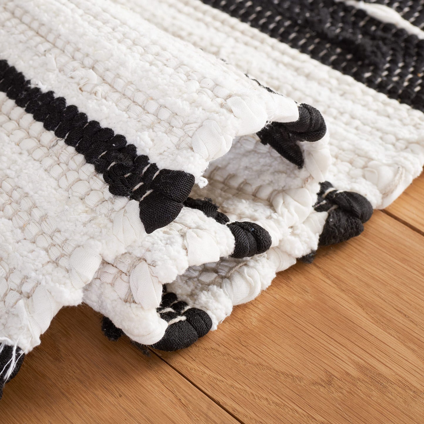 SAFAVIEH Striped Kilim Collection Accent Rug - 4' x 6', Black & Ivory, Flat Weave Boho Tassel Fringe Cotton Design, Easy Care, Ideal for High Traffic Areas in Entryway, Living Room, Bedroom (STK207Z)