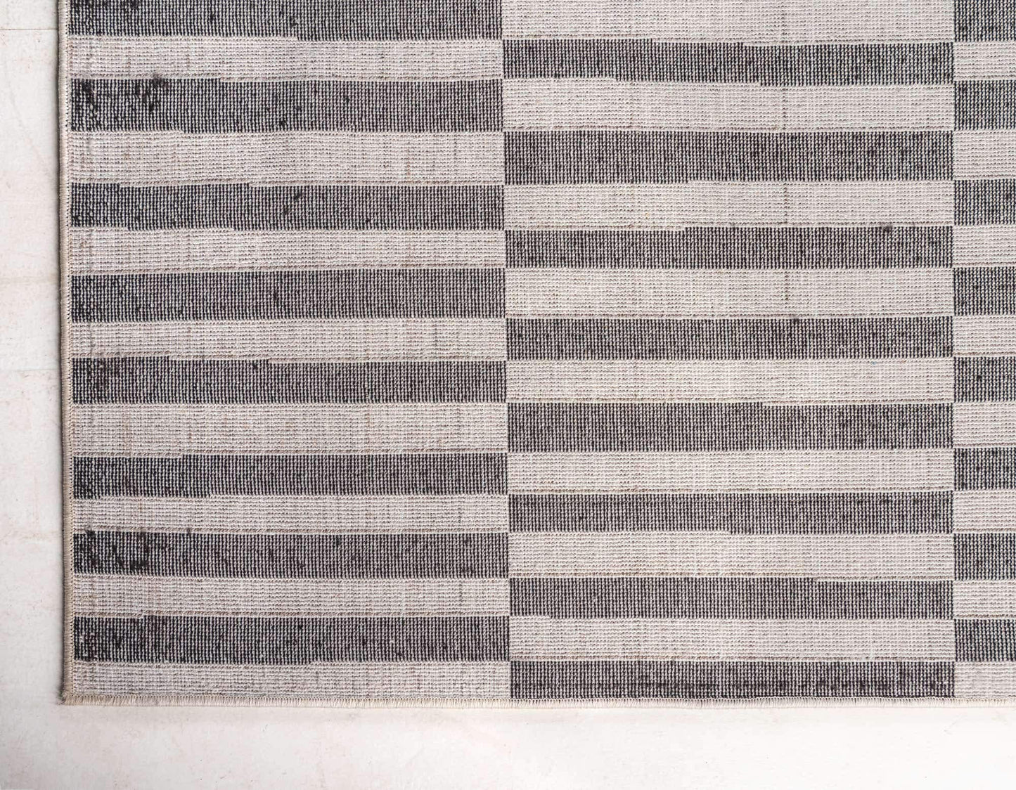 Unique Loom Williamsburg Collection Casual Transitional Thick Alternating Stripes Area Rug (6' 0 x 9' 0 Rectangular, Black/Beige)