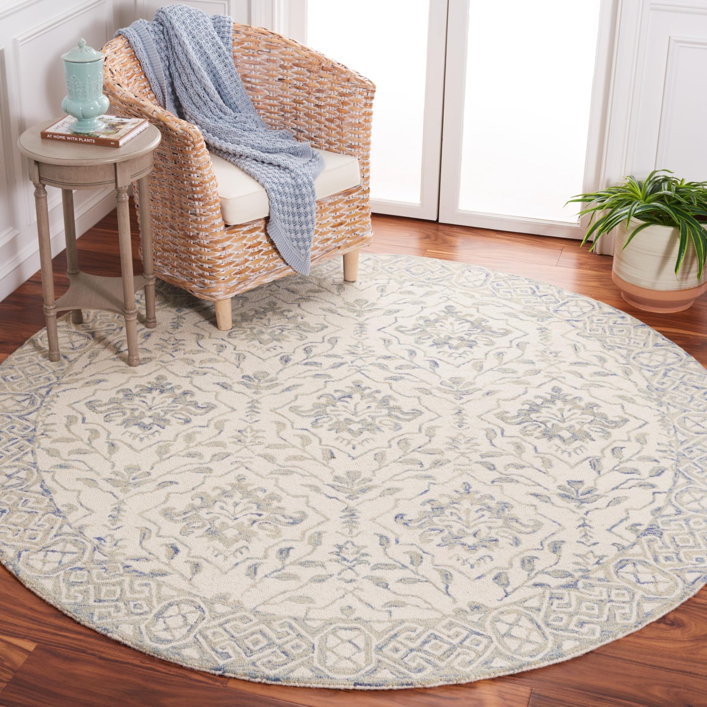 SAFAVIEH Dip Dye Collection Area Rug - 8' Round, Light Blue & Ivory, Handmade Wool, Ideal for High Traffic Areas in Living Room, Bedroom (DDY901L)
