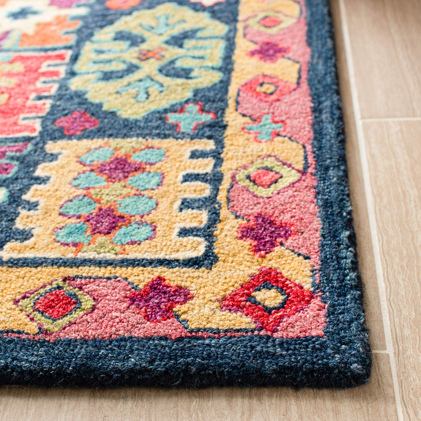 SAFAVIEH Aspen Collection Area Rug - 5' x 8', Blue & Red, Handmade Boho Wool, Ideal for High Traffic Areas in Living Room, Bedroom (APN518M)